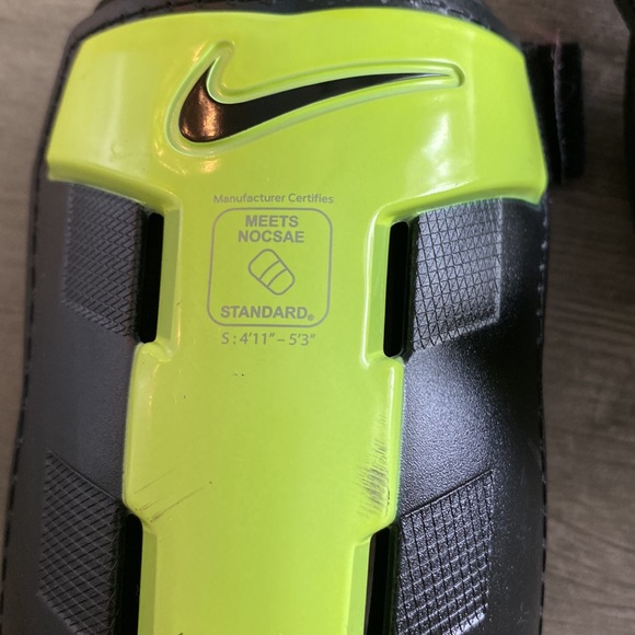 Boys Nike Shin Guards - Picture 4 of 4